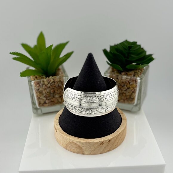 Etched 1.25 inch 925 Silver Open Cuff Bracelet - Picture 3 of 7